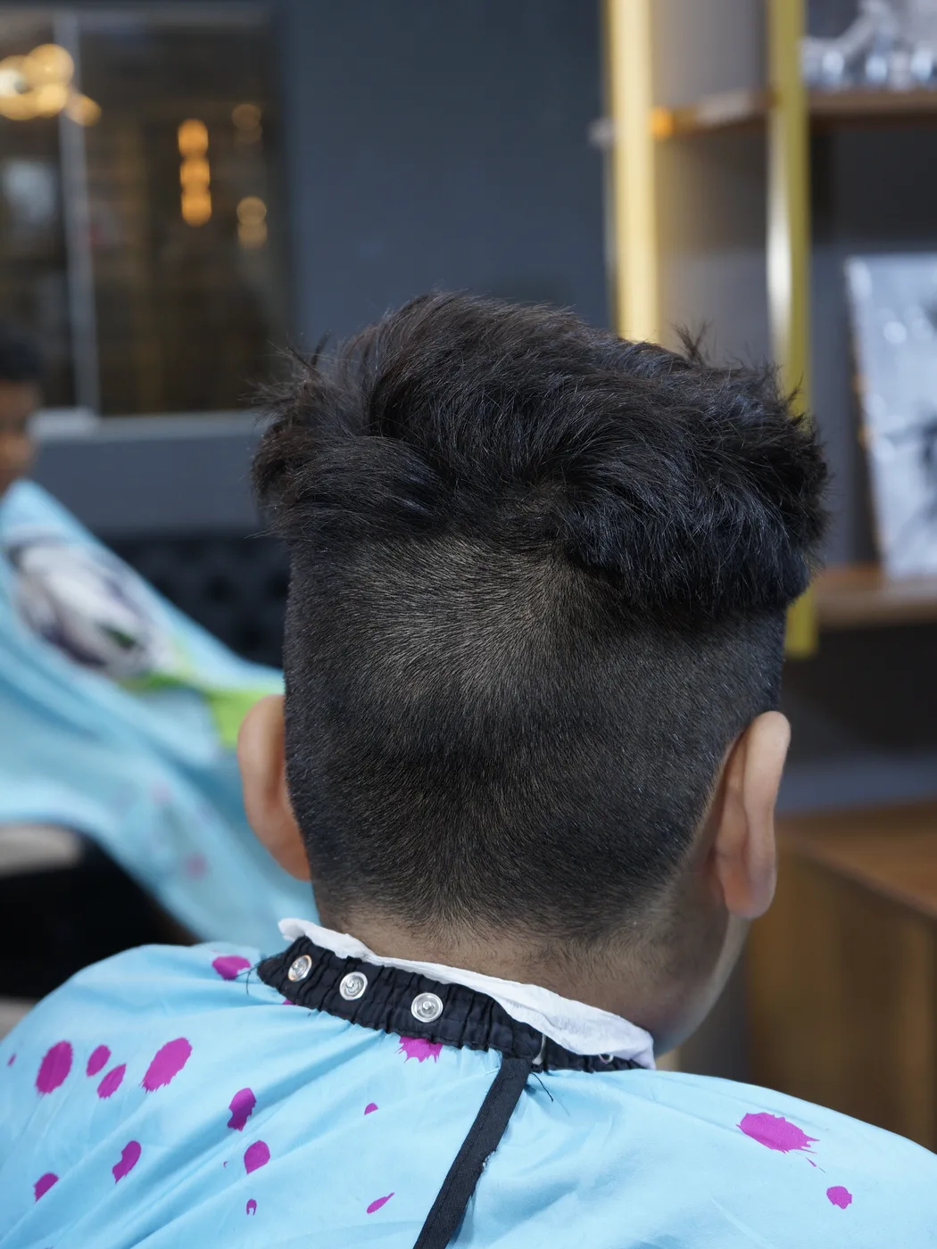 Cliente con corte fade JR Barbería